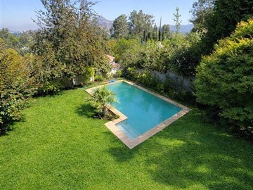 Casa en venta en Quinchamali / Avenida Del Monte, Las Condes - 4 dormitorios, 4 baños