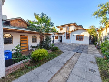 Casa en venta en Amplia casa con uso comercial (161080), Talca - 6 dormitorios, 6 baños