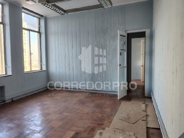 Oficina en venta en Oficina con 1 privado, 1 sala y 1 baño. A pasos del metro., Santiago - 1 dormitorio, 1 baño