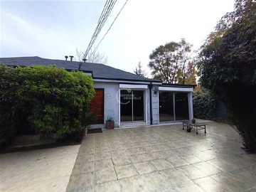 Casa en venta en Metro Hernándo de Magallanes, Las Condes - 5 dormitorios, 3 baños