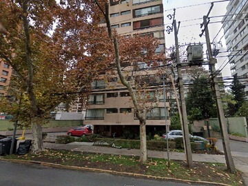 Estacionamiento en arriendo mensual en Estacionamiento techado (38042), Las Condes