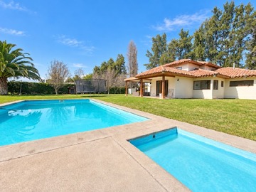 Casa en arriendo mensual en Julio philippi izquierdo, chicureo poniente, Colina - 4 dormitorios, 5 baños