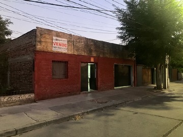 Casa en venta en Calle dos 2281, Quinta Normal - 7 dormitorios, 2 baños
