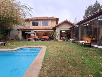 Casa en venta en Los presidentes 11690, Peñalolén - 6 dormitorios, 4 baños