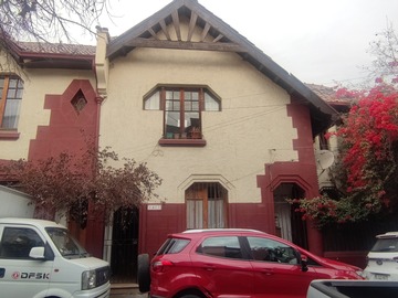 Casa en venta en Alberto Magno, Providencia - 4 dormitorios, 3 baños