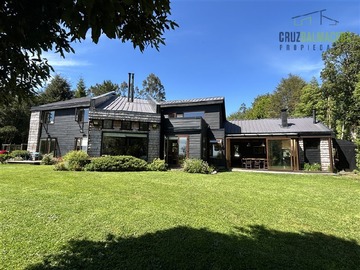 Casa en venta en km 4,9 camino a Ensenada, Puerto Varas - 5 dormitorios, 5 baños