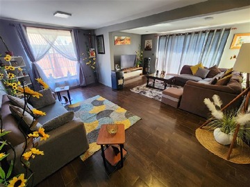 Casa en venta en Las brisas 228 til til, Til til - 5 dormitorios, 3 baños