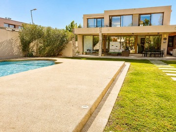 Casa en arriendo mensual en Casa 4D4B+Serv. | Jardín+Piscina+Quincho (166393), Colina - 4 dormitorios, 4 baños