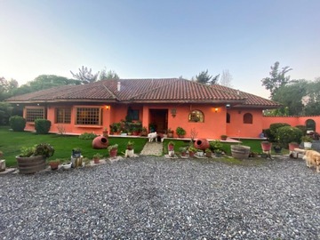 Casa en venta en Camino carampangue 0180, Talagante - 5 dormitorios, 4 baños