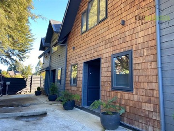 Casa en arriendo mensual en Cercano al Jumbo, Puerto Varas - 3 dormitorios, 3 baños