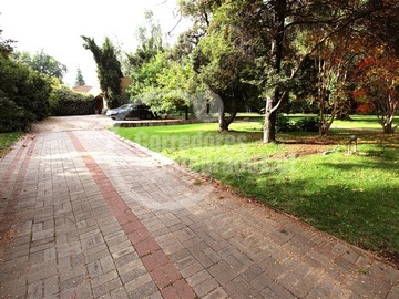 Casa en venta en Av.La dehesa altura 4255, Lo Barnechea - 6 dormitorios, 5 baños
