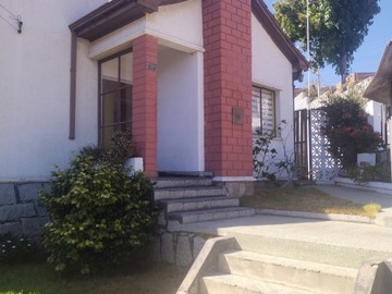 Casa en venta en Venta espléndida casa esquina a pasos del centro quilpue., Quilpué - 4 dormitorios, 2 baños