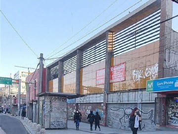 Local Comercial en arriendo mensual en Metro Plaza Maipu // Av. Pajaritos// Municipalidad de Maipú, Maipú - 10 baños