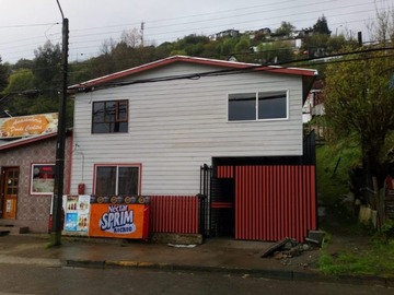 Casa en venta en Los Leones 936, Puerto Montt - 5 dormitorios, 2 baños