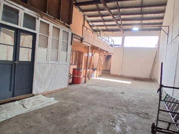 Local Comercial en arriendo mensual en Avenida Carlos Valdovinos 1033, San Miguel, San Miguel - 4 dormitorios, 3 baños