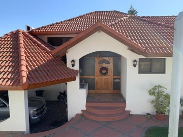 Casa en venta en Lomas de lo Aguirre (63209), Santiago - 5 dormitorios, 4 baños