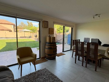 Casa en venta en Moderna Vivienda con Excelente Conectividad (151327), Colina - 3 dormitorios, 4 baños