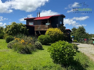 Casa en venta en Con un precioso jardín y a solo 5 minutos del Jumbo., Puerto Varas - 3 dormitorios, 3 baños