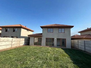Arriendo Mensual / Casa / Colina