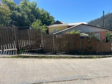 Casa en venta en esquina astaburuaga, Constitución - 6 dormitorios, 2 baños