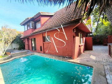 Casa en venta en A pasos de hospital militar, La Reina - 6 dormitorios, 3 baños