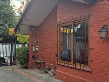 Casa en arriendo mensual en Veintitrés de Febrero, La Reina - 3 dormitorios, 3 baños