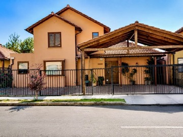 Casa en venta en Ciudad de los valles, Pudahuel - 3 dormitorios, 3 baños