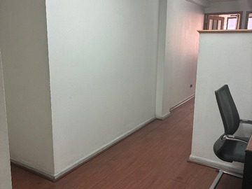 Oficina en venta en Oficina A pasos del metro Santa Lucia (150443), Santiago - 1 baño