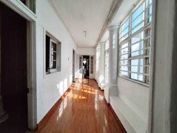 Casa en venta en Calle roberto espinoza/calle victoria, Santiago - 6 dormitorios, 4 baños