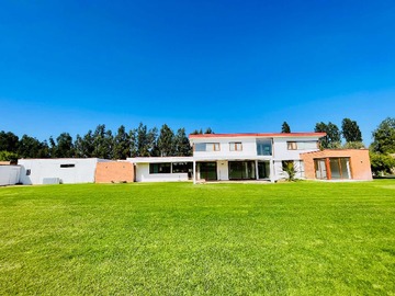 Casa en arriendo mensual en Fantástica casa en exclusivo condominio (89905), Talagante - 5 dormitorios, 4 baños