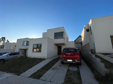Casa en arriendo mensual en Avenida Parque Sur, Valparaíso - 4 dormitorios, 3 baños