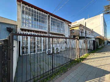 Oficina en arriendo mensual en Avenida Libertad casa con 7 oficinas (113420), Chillán - 3 baños