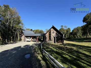Casa en venta en Parque ivian ii, Puerto Varas - 5 dormitorios, 3 baños