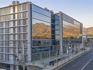 Local Comercial en arriendo mensual en Raúl Labbé 12650, Lo Barnechea, Lo Barnechea