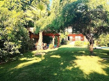 Casa en venta en vendo casa de lujo de 273mt2 construidos y 1000mt2 de terreno, con piscina en Locaña, La Florida - 5 dormitorios, 5 baños