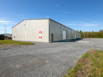 Bodega en arriendo mensual en Bodega Industrial 2.400 M con Patio de Maniobras - 4 baños
