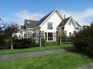 Casa en venta en Venta preciosa Casa Familiar con Gran Patio (157416), Puerto Varas - 5 dormitorios, 4 baños