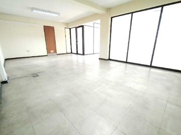 Oficina en arriendo mensual en 1 privado y baño, metro, oficina amplia (175250), Santiago - 1 dormitorio, 1 baño
