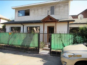 Casa en venta en Metro Simón Bolivar / Avenida Ossa, Ñuñoa - 5 dormitorios, 3 baños