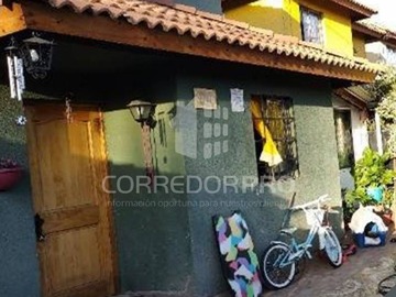 Casa en venta en Casa de 2 pisos con 4d+3b+patio y piscina, Puente Alto - 4 dormitorios, 3 baños