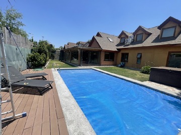 Casa en arriendo mensual en Camino la laguna 15.111, Lo Barnechea - 4 dormitorios, 5 baños