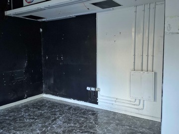 Local Comercial en arriendo mensual en Espacio Luminoso con Gran Potencial (171497), Santiago - 1 baño