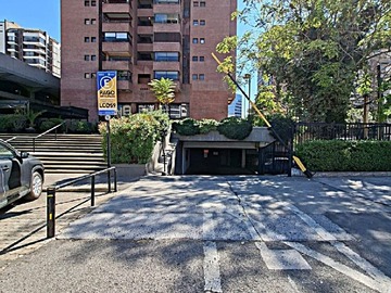 Arriendo Mensual / Estacionamiento / Las Condes