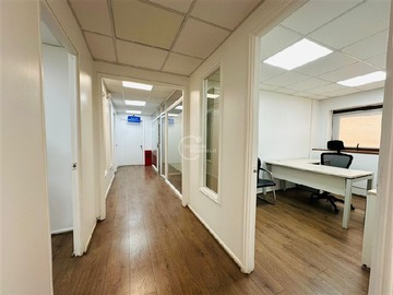 Oficina en arriendo mensual en Matilde Salamanca, Metro Manuel Montt, Providencia - 17 dormitorios, 5 baños