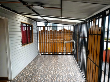 Casa en venta en Santa Raquel, La Florida - 9 dormitorios, 4 baños