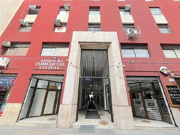 Oficina en arriendo mensual en Santo Domingo 1160, Santiago - 1 dormitorio, 2 baños