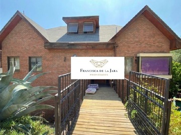 Casa en venta en Jardines de la reserva Chicureo, Colina - 5 dormitorios, 4 baños