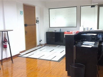 Local Comercial en arriendo mensual en Huérfanos 1147 Santiago, Santiago - 2 baños