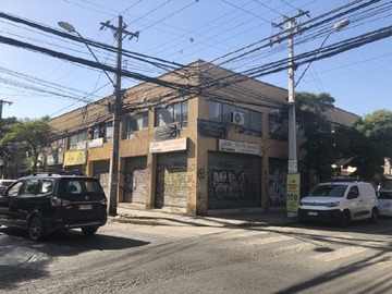 Local Comercial en arriendo mensual en Local esquina manuel rodriguez con carmen luisa correa maipu, Maipú - 1 baño