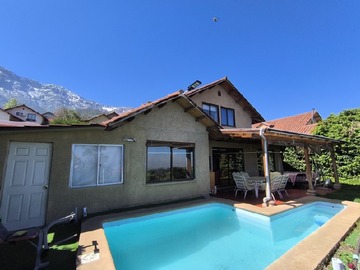 Casa en venta en En condominio club de campo sur, Peñalolén - 5 dormitorios, 4 baños
